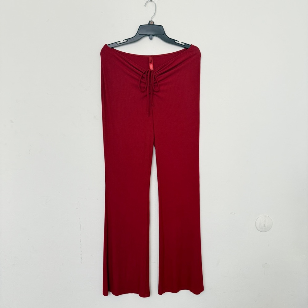 Skims Soft Lounge Ruched Pants In Brick - Picture 5 of 7